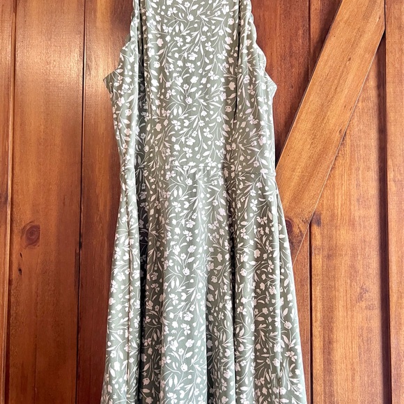 Fortune & Ivy Floral Green Sleeveless Dress - Picture 1 of 6